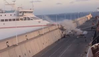 Un navire d'Armas heurte la jetée du port de Sebta Espagne/Canaries : nappe de fioul après qu'un ferry a heurté une jetée