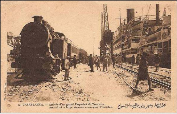 Transbordement de touristes du paquebot sur le train